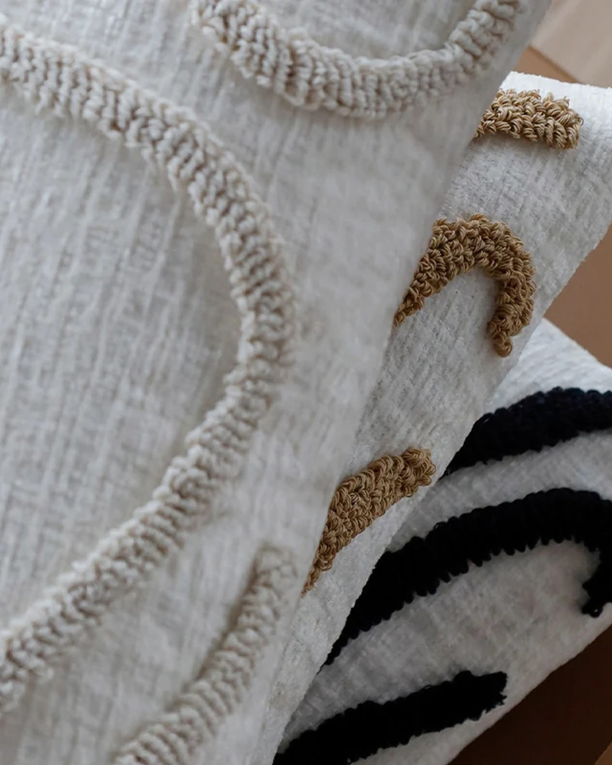 Close-up of the tufted cushion texture
